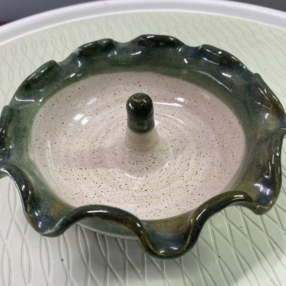 Dean White Pottery, Stoneware Apple/Onion Baking Dish Signed.Speckled Glaze‎